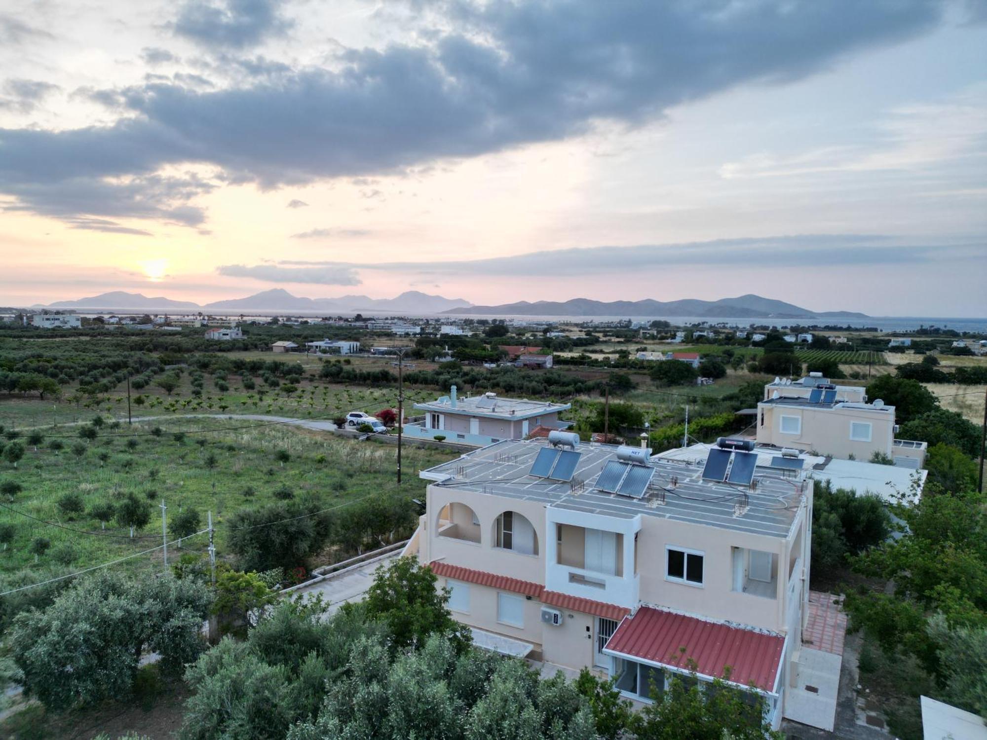 Family Friendly Apartment, In Nature, With Yard "5" Ziparion Ngoại thất bức ảnh